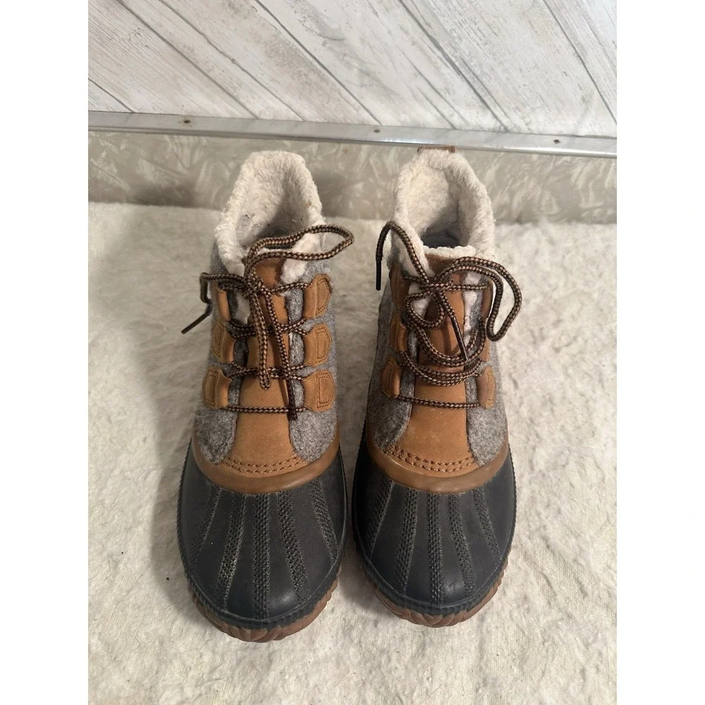 Sorel Out 'N About Plus Girls Waterproof Duck Boots Gray Brown Size 8